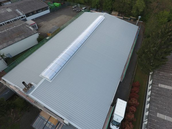 hallendachsanierung_drohne_ohrem Hallendachsanierung von oben mit einer Drohne aufgenommen
